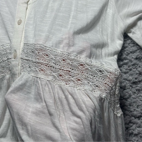 American Eagle Top Womens Extra Small White Lace Detail Flutter Sleeve Cottage - Picture 4 of 5